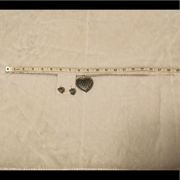 Heart Necklace and earrings set - Picture 4 of 6